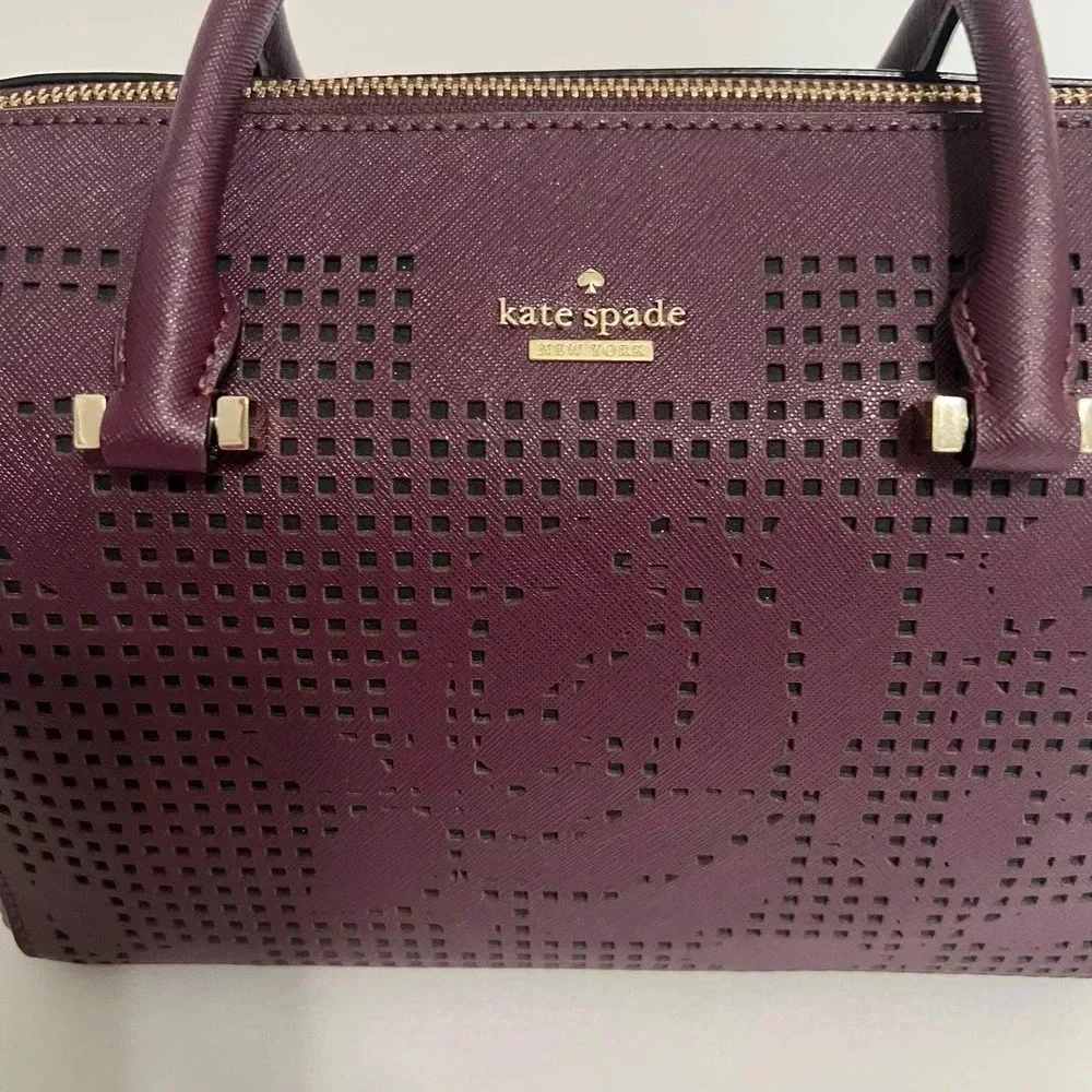 Kate Spade Perforated Cameron Street Burgandy Barrel Pocketbook & Billfold - Picture 3 of 16